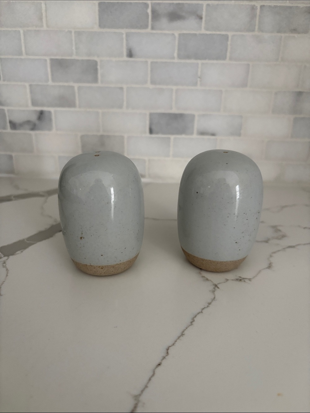 Ceramic Salt and Pepper Shaker Set in Light Gray